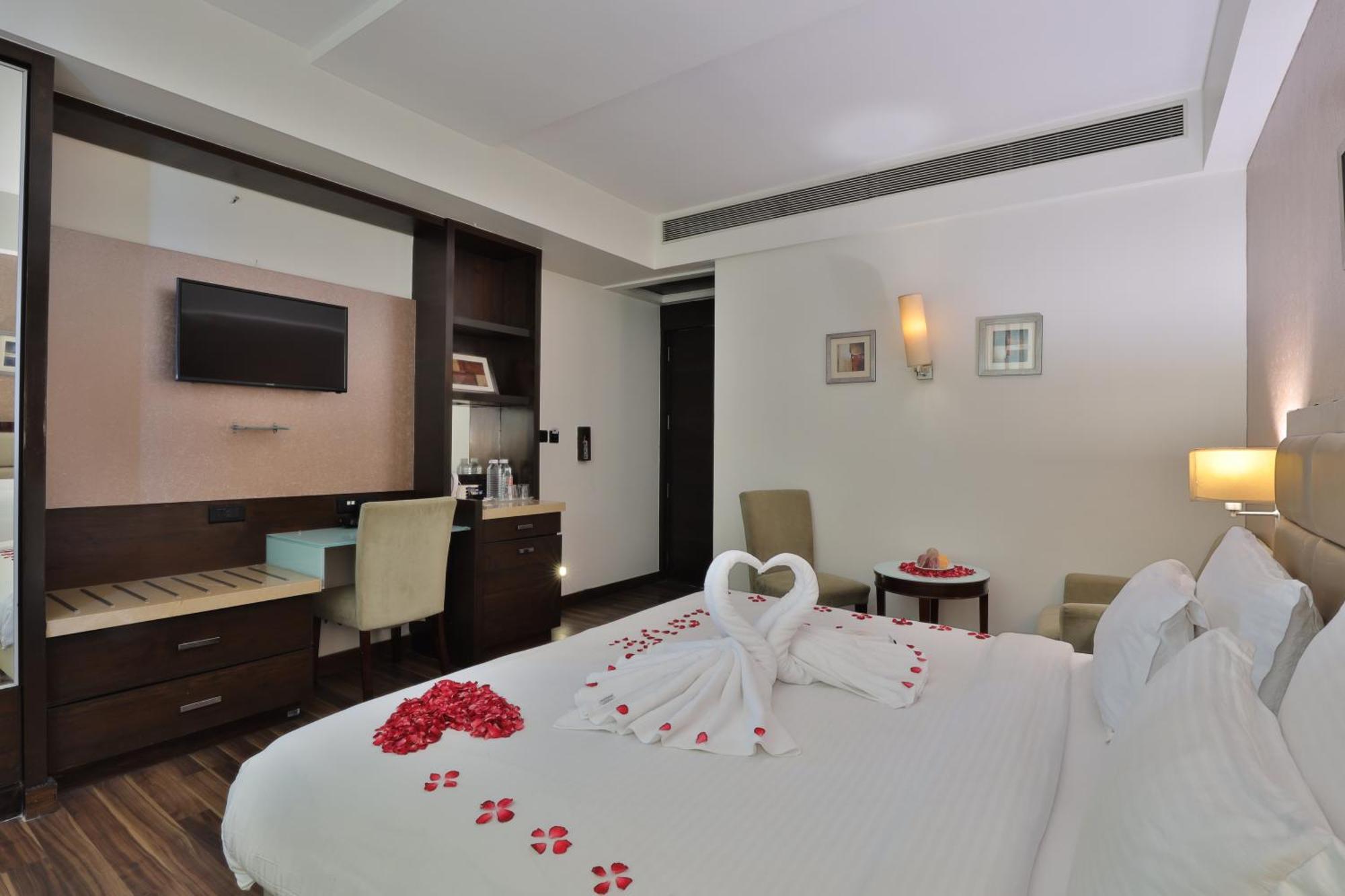 Krios Hotel - Near Sg Highway, Ahmedabad Exterior photo