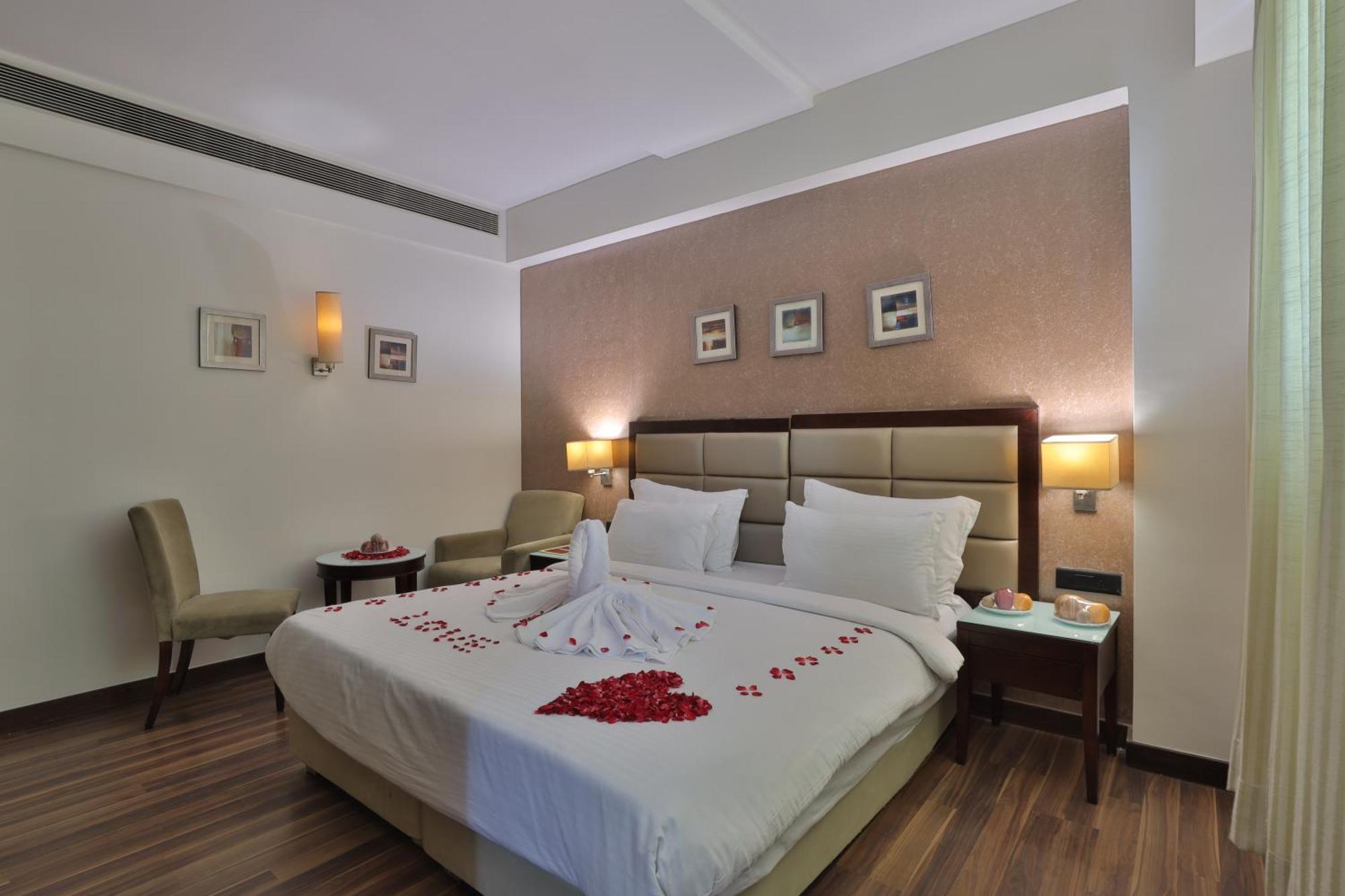 Krios Hotel Ahmedabad Exterior photo