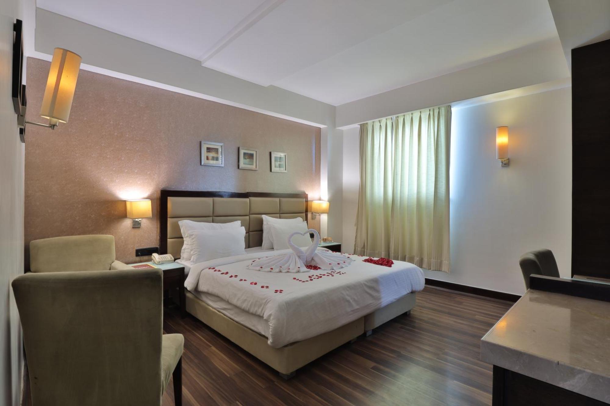 Krios Hotel - Near Sg Highway, Ahmedabad Exterior photo