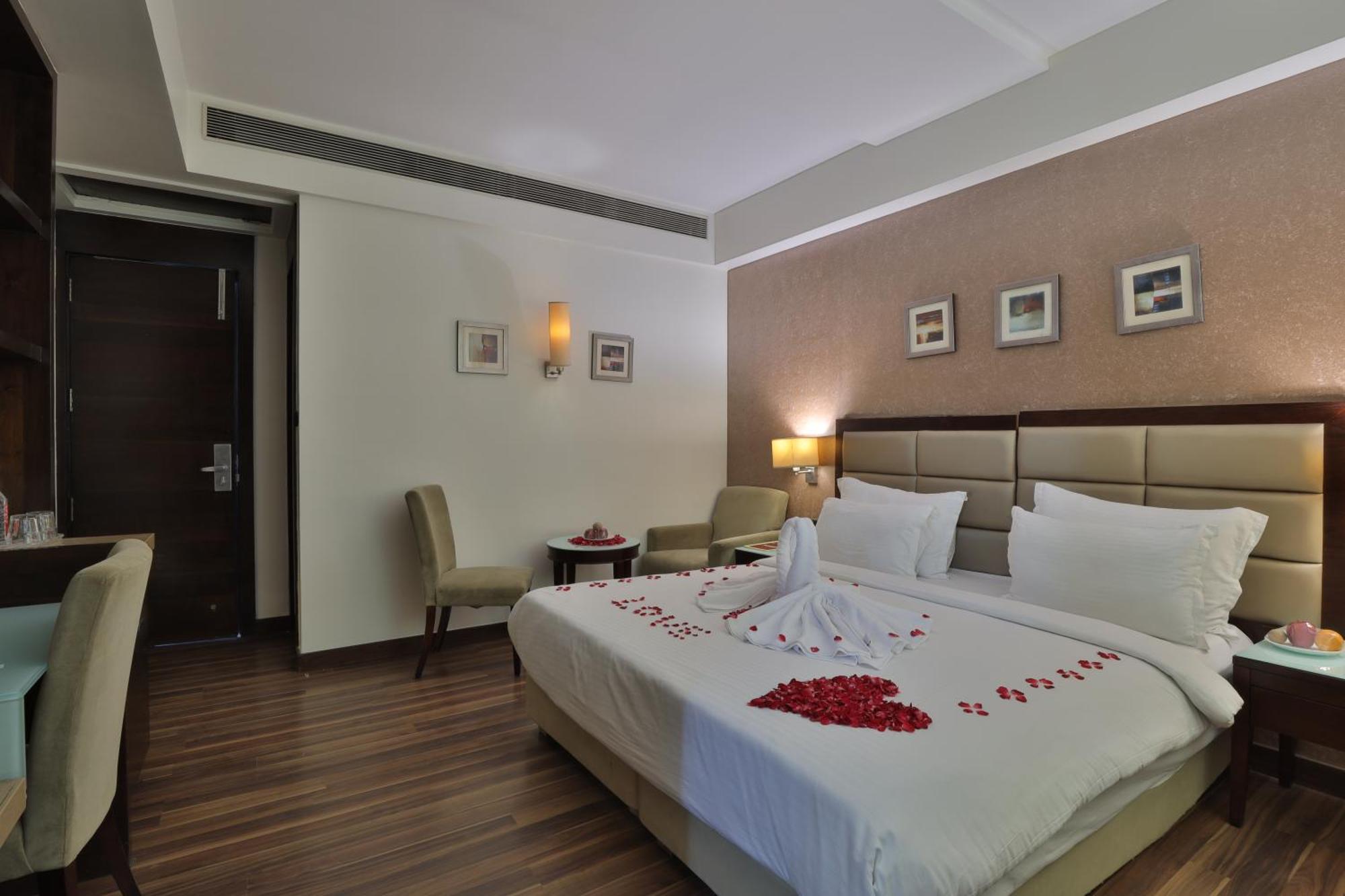 Krios Hotel Ahmedabad Exterior photo
