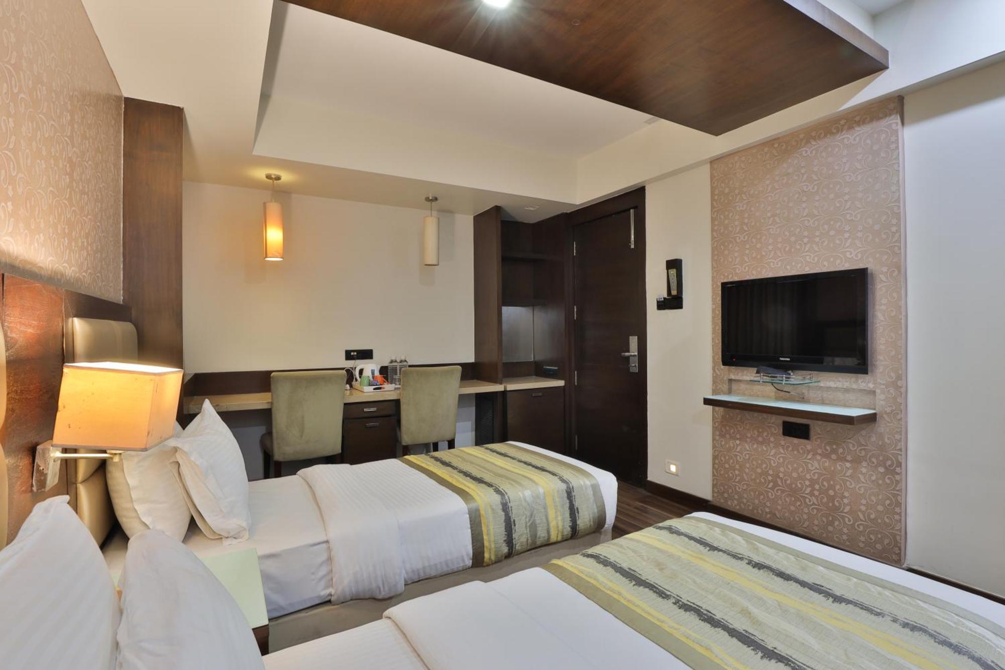 Krios Hotel - Near Sg Highway, Ahmedabad Exterior photo