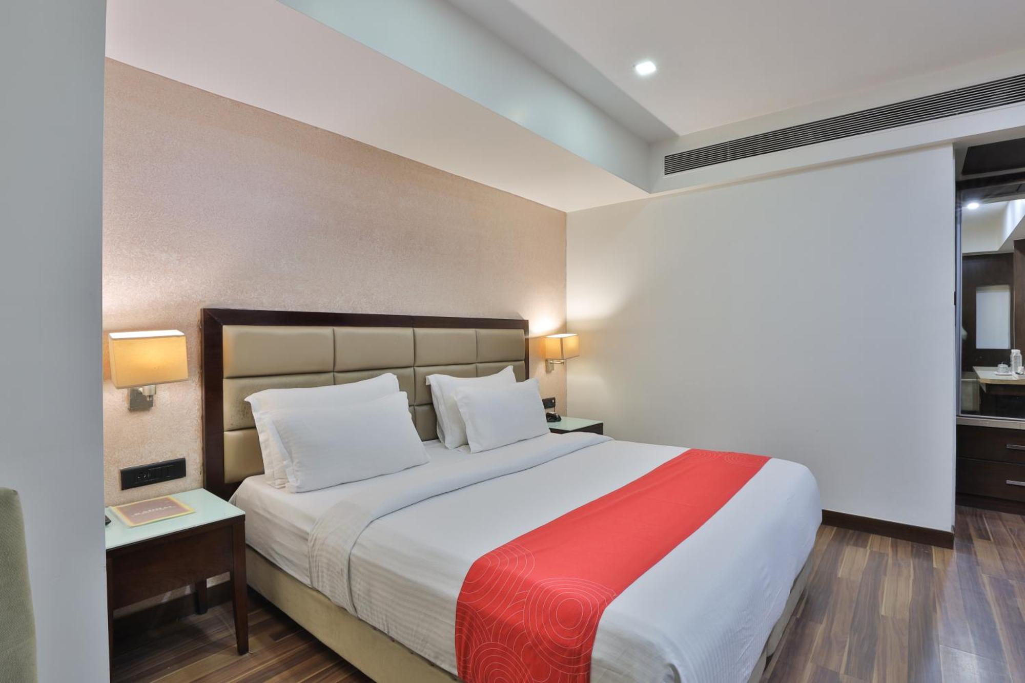 Krios Hotel - Near Sg Highway, Ahmedabad Exterior photo