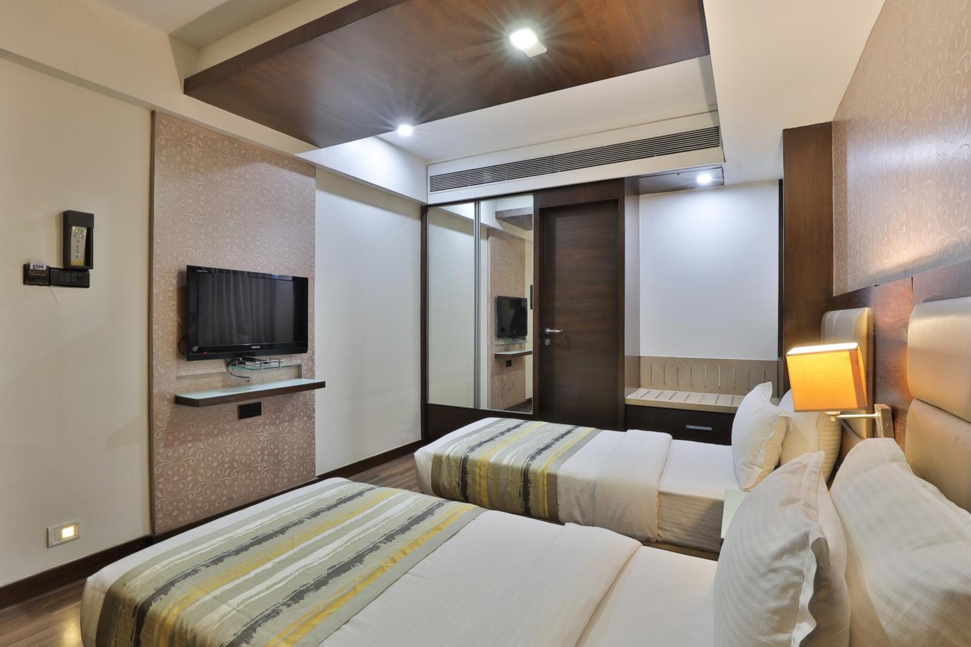 Krios Hotel - Near Sg Highway, Ahmedabad Exterior photo