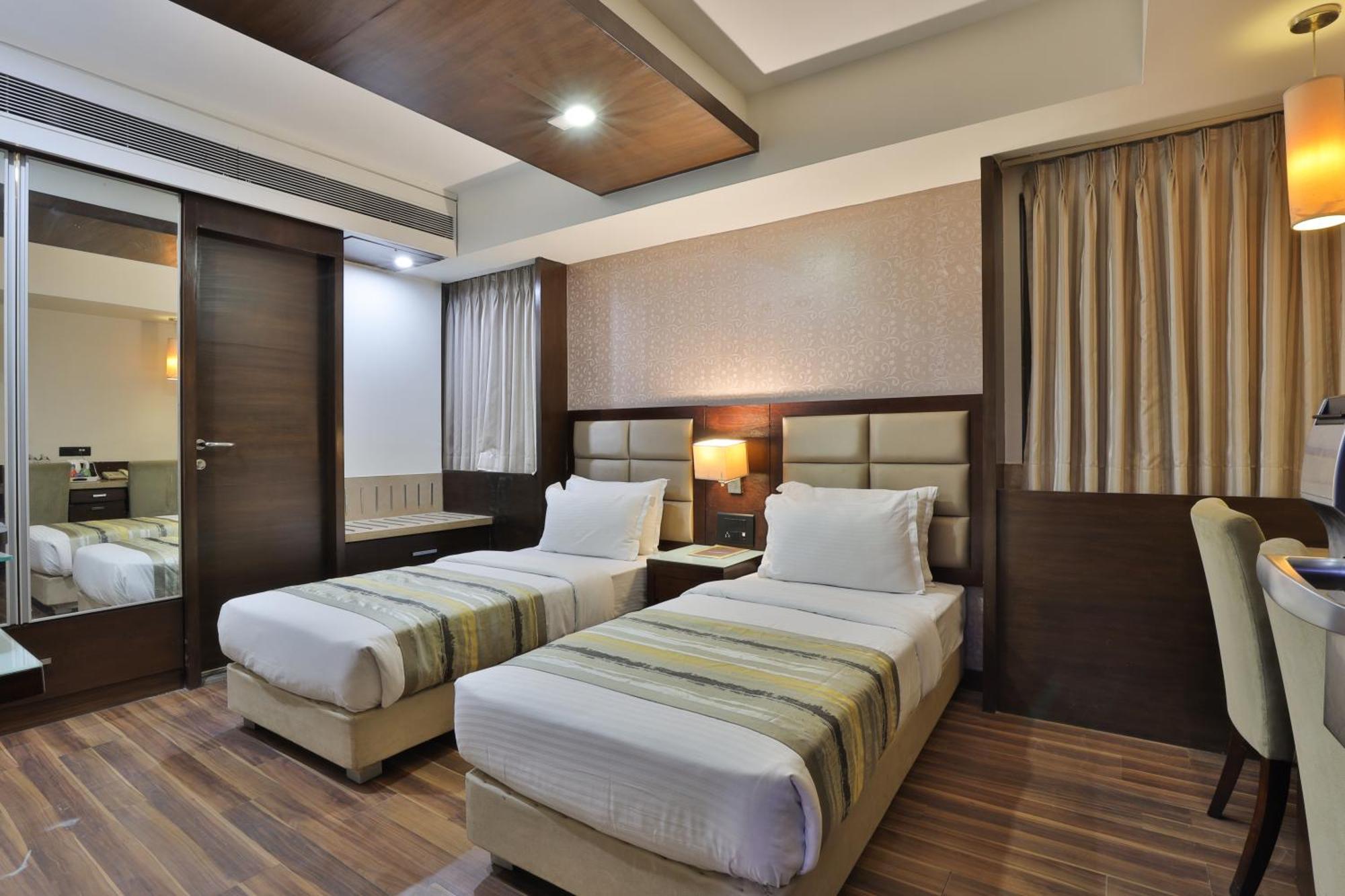 Krios Hotel Ahmedabad Exterior photo
